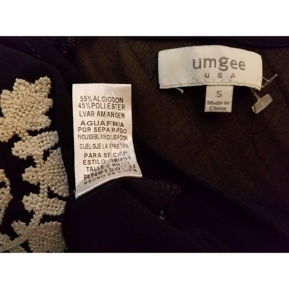Umgee USA Women’s Black Sheer White Floral Embroidery Scoop Neck Top Size S - Picture 3 of 3
